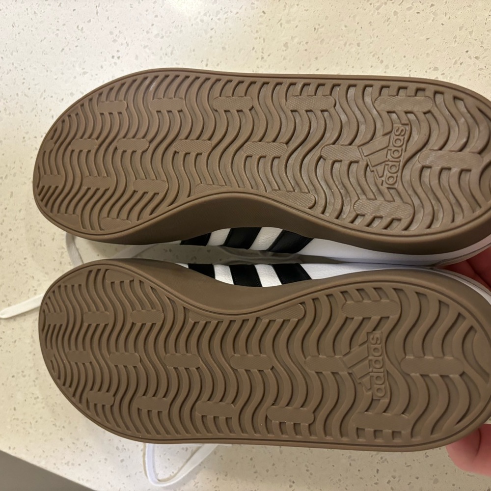 Adidas - Picture 4 of 6
